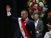 ALCALDE DE TRUJILLO ES SENTENCIADO POR INSOLENTE, VULGAR Y AGRESOR VERBAL DE UNA TENIENTE DE LA PNP A TRAVÉS DE REDES