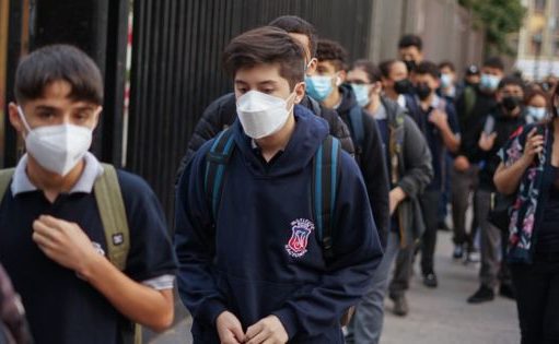GOBIERNO IZQUIERDISTA DE CHILE VUELVE ABSURDAMENTE A LA IMPOSICIÓN SIN FUNDAMENTO CIENTÍFICO DEL USO DE MASCARILLAS