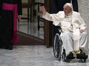 A PESAR DE SU FRÁGIL SALUD, EL PAPA FRANCISCO NO SE RINDE Y TRABAJA DURO. EL ESPÍRITU SANTO LO SOSTIENE