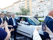 PAPA FRANCISCO SALE DEL HOSPITAL GEMELLI Y RESPONDE A TODOS «ESTOY VIVO»