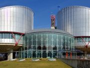 LAS FEMINISTAS QUISIERON SORPRENDER AL TRIBUNAL EUROPEO