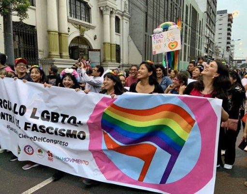 FEMINISTAS CAVIARES ESTORBARON EN LA MARCHA LGTB