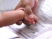 ITALIA HA COMENZADO A ELIMINAR LOS NOMBRES DE MADRES HOMOSEXUALES NO BIOLÓGICAS DE LOS CERTIFICADOS DE NACIMIENTO DE SUS HIJOS