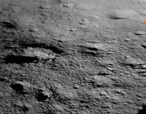 ESTA ES LA PRIMERA IMAGEN TRAS EL EXITOSO ALUNIZAJE DE LA MISIÓN LUNAR INDIA CHANDRAYAAN-3