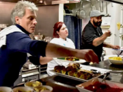 GRAN LABOR SOLIDARIA DE JON BON JOVI EN FAVOR DE LOS MÁS VULNERABLES