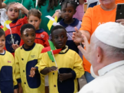 PAPA FRANCISCO RESALTA LA OBRA DE CARIDAD DE LA IGLESIA CATÓLICA EN LISBOA Y ANIMA A VELAR POR LOS VULNERABLES CON GESTOS CONCRETOS