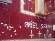 UN ACTO VIL Y DEMONÍACO CONTRA JESÚS EUCARISTÍA: PROFANAN TEMPLO MARIANO EN PANAMÁ Y FORMAN FRASES SATÁNICAS CON HOSTIAS CONSAGRADAS