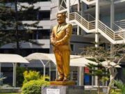 MONUMENTO AL CÉSAR «BRUTUS»: LA DIOSA SOBERBIA ENVUELVE SU MEDIOCRIDAD