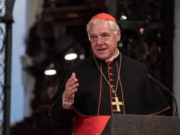 CARDENAL MÜLLER CONTINÚA CUESTIONANDO DOCUMENTO QUE EN LA PRÁCTICA PERMITIRÍA QUE LOS TRANSEXUALES PUEDAN SER PADRINOS