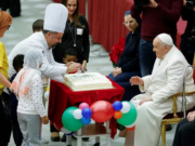 HOY 17 DE DICIEMBRE ES EL CUMPLEAÑOS DEL PAPA FRANCISCO Y LO CELEBRÓ JUNTO A NIÑOS Y FAMILIAS DE UN HOSPITAL PEDIÁTRICO