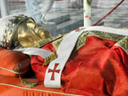 ¿SABÍAS QUE HAY UN PAPA QUE FUE ELEGIDO SIN HABER SIDO SACERDOTE?