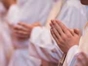 SACERDOTES DE HABLA HISPANA LANZAN CAMPAÑA DE RECOLECCIÓN DE FIRMAS PARA PEDIR AL PAPA SUSPENDA DOCUMENTO QUE PERMITE BENDICIÓN DE PAREJAS GAIS