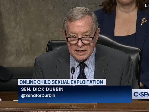 PONEN CONTRA LA PARED A LAS PRINCIPALES REDES SOCIALES PARA QUE SE PONGAN LOS PANTALONES Y ACTÚEN CONTRA LA EXPLOTACIÓN INFANTIL