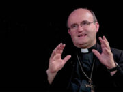 OBISPOS CONTRA OBISPOS: MONS. MUNILLA REFUTA CON TRES ARGUMENTOS EL ABSURDO PEDIDO DE MONS SCICLUNA SOBRE EL CELIBATO SACERDOTAL