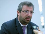 SE AFERRA AL CARGO PIERO CORVETTO