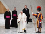PAPA FRANCISCO ALZO LA VOZ POR LOS ANCIANOS PARA QUE SUS FAMILIAS NO LOS DEJEN SOLOS: «ELLOS TAMBIÉN DEBEN VIVIR EN COMUNIDAD»