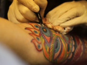 TINTES DE TATUAJES CONTIENEN SUSTANCIAS PELIGROSAS PARA LA SALUD Y NO SON MECIONADAS EN EL ETIQUETADO, ASEGURA ESTUDIO CIENTÍFICO