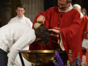 UN HILO DE ESPERANZA: CADA VEZ HAY MÁS MUSULMANES QUE SE CONVIERTEN A LA FE CRISTIANA CATÓLICA Y BUSCAN BAUTIZARSE