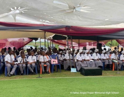 SACERDOTE SALVA A ALUMNOS DE COLEGIO CATÓLICO DE UN ATAQUE ISLAMISTA EN NIGERIA