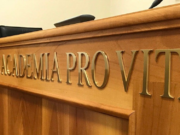 UNA SERIA ACUSACIÓN CONTRA LOS MIEMBROS QUE DIRIGEN LA PONTIFICIA ACADEMIA PARA LA VIDA DEL VATICANO