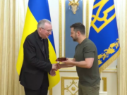 EL CARDENAL PAROLÍN ESTÁ EN UCRANIA EN LO QUE EL VATICANO HA LLAMADO UN «VIAJE POR LA PAZ» PARTICIPANDO EN LA «CUMBRE DE PAZ»