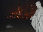 A PESAR DEL FUEGO, IMAGEN SAGRADA DE LA VIRGEN MARÍA, EN LA ADVOCACIÓN DE LA MEDALLA MILAGROSA, NO SUFRIÓ NINGÚN DAÑO.
