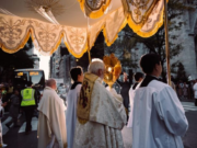 MILES DE FIELES ACOMPAÑARON UNA PROCESIÓN EUCARÍSTICA EN NUEVA YORK