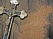 TERRORISTAS MUSULMANES ASESINAN CRISTIANOS EN ÁFRICA LUEGO DE UNA MISA DOMINICAL