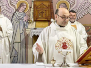 SACERDOTE EN MEDIO DE LA CRUDA GUERRA EN GAZA CUENTA EL DÍA A DÍA DE SU COMUNIDAD. LA CLAVE: MANTENER UNA VIDA ESPIRITUAL FUERTE