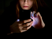 LA ADICCIÓN A LAS REDES SOCIALES REDUCE LA MATERIA GRIS, ACORTA LA CAPACIDAD DE ATENCIÓN, DEBILITA LA MEMORIA Y DISTORSIONA PROCESOS COGNITIVOS