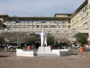 PAPA FRANCISCO MUESTRA UNA BUENA RESPUESTA A LAS TERAPIAS Y VA MEJORANDO EN SU SALUD
