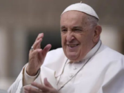 PAPA FRANCISCO EVOLUCIONA LENTAMENTE