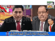 PERIODISTA PUNEÑO ENSEÑA COMO «LIBRO COQUITO» A CONGRESISTAS ZURDOS QUE QUIEREN CAMBIAR LA CONSTITUCIÓN