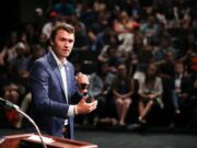 VARIOS TRABAJADORES SON DESPEDIDOS POR BURLARSE DE LA MUERTE DE CHARLIE KIRK