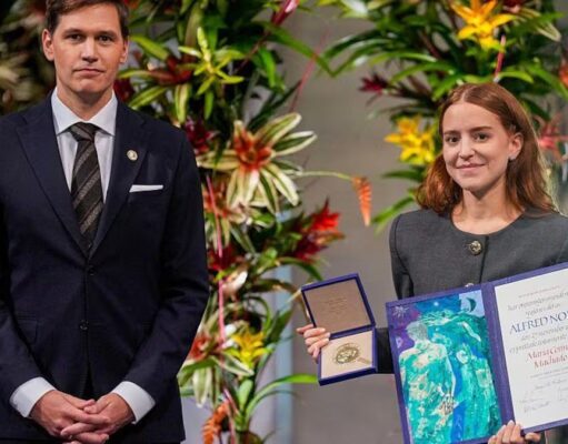 HIJA DE MARÍA CORINA MACHADO RECIBE EN NOMBRE DE SU MADRE EL NOBEL DE LA PAZ