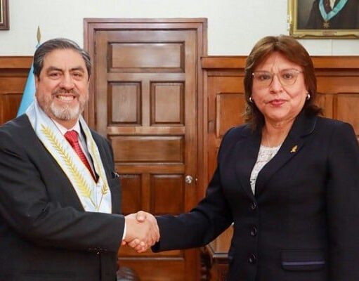 DELIA ESPINOZA DA LA MANO A CANELO: NO FIRMÓ DOCUMENTO CONTRA ACTUAL DECANO CAUSANTE DE LA CRISIS EN EL CAL