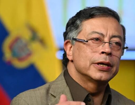 A REGAÑADIENTES REALIZARÁ LA TRANSICIÓN. PETRO, OTRO MAL PERDEDOR
