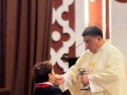 SUSEL PAREDES COMULGÓ O POR PROVOCAR A LA IGLESIA CATÓLICA O SIMPLEMENTE COMULGÓ POR IGNORANCIA