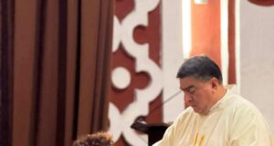 SUSEL PAREDES COMULGÓ O POR PROVOCAR A LA IGLESIA CATÓLICA O SIMPLEMENTE COMULGÓ POR IGNORANCIA