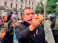 IBER MARAVÍ ES UN FETICHISTA, IDÓLATRA, PORQUE PONE SU MEDALLA DE PARLAMENTARIO COMO EL PROTECTOR DE SUS INCONDUCTAS