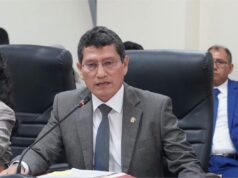 PUSO SU CARGO A DISPOSICIÓN DE LA COMISIÓN DE ÉTICA