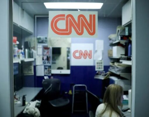 POR ANDAR DANDO FAKE NEWS, TRUMP LES CIERRA LA PUERTA DE LA CASA BLANCA A CIERTOS MEDIOS DE COMUNICACIÓN