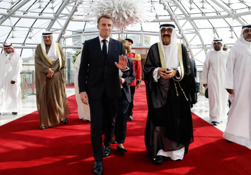 LA INDIFERENCIA DE MACRON ANTE LA VIOLENCIA DEL FIN DE SEMANA EN FRANCIA: SE VA DE GIRA POR EL GOLFO PÉRSICO