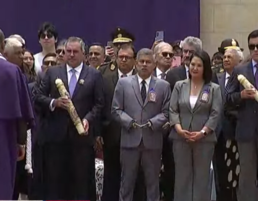 LA PRESIDENTE FUJIMORI Y MIEMBROS DEL GABINETE RECIBIERON AL SEÑOR DE LOS MILAGROS EN EL PATIO DE HONOR