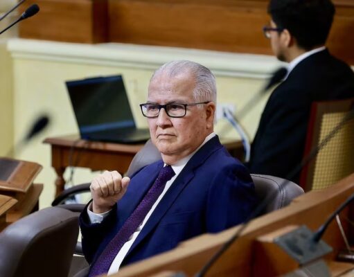 LOPEZ CHAU, A VECES SI, AVECES NO: AHORA BUSCA INTERPELAR AL MINISTRO DEL INTERIOR CÉSAR ASTUDILLO